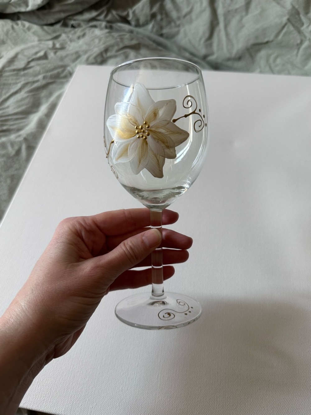Hand-Painted White & Gold poinsettia Floral Wine Glass - Picture 3 of 3